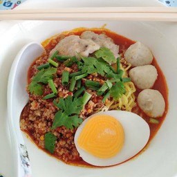 ก๋วยเตี๋ยวต้มยำพริกเผาหมูบ่ะช่อ