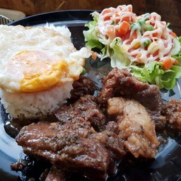 ข้าวเนื้ออบ+สลัดผัก+ไข่ดาว