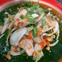 ยำคอหมูย่างกระเทียมโทน