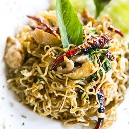 มาม่าพริกแห้งโหระพาไก่