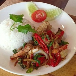 ข้าวราดผัดฉ่าทะเล