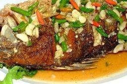 ปลากะพงราดพริกสด