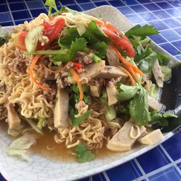 ยำมาม่าหมูยอ