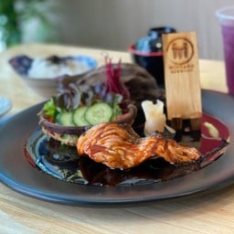 แซลมอนย่างเทริยากิ พร้อมข้าว