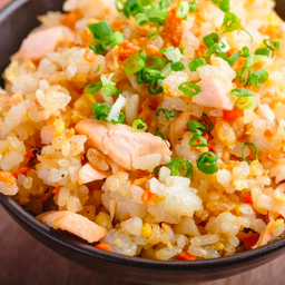 ข้าวผัดแซลมอน