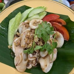 หมึกผัดกระเทียมน้ำมันหอย