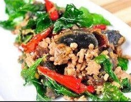 ไข่เยี่ยวม้ากระเพรากรอบ