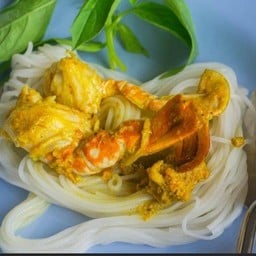 ขนมจีนน้ำยากรรเชียงปู