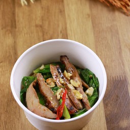 ลิ้มลองความหอมของคอหมูผสมผสานการผัดแบบฉบับไทยสะดุ้งไฟร้อนๆ