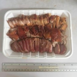 รวมเป็ด, หมูแดง, หมูกรอบ (จาน)