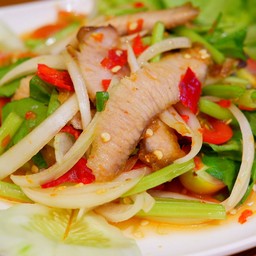 ยำคอหมูย่าง