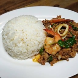 ข้าวกระเพรารวมมิตร + น้ำเก๊กฮวย