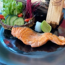 แซลมอนย่างเกลือ พร้อมข้าว