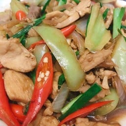 ไก่ผัดพริกหยวก