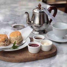 สโคนลูกเกด