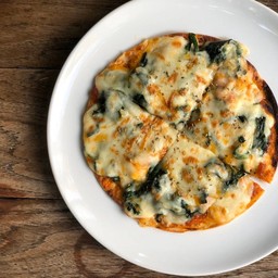 เบบี้พิซซ่าผักโขมอบชีส