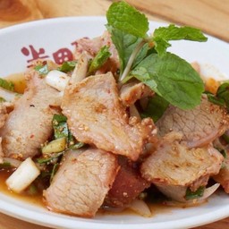 น้ำตกคอหมูย่าง