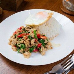 KraPaoKai ข้าวกระเพราไก่ไข่ดาว