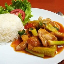 Stir Fried Sweet and Sour with Rice (ผัดเปรี้ยวหวานราดข้าว)