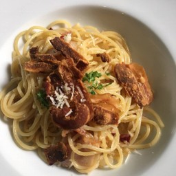 สปาเก็ตตี้เบค่อนกระเทียมพริกแห้ง