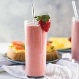 Strawberry Shake (น้ำสตอเบอรี่ปั่น)