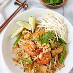 Pad Thai (ผัดไท)