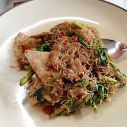 ผัดหมี่กระเฉดหมู