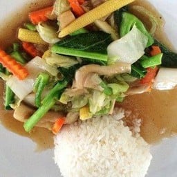 Stir Fried Vegetable with Rice (ผัดผักราดข้าว)