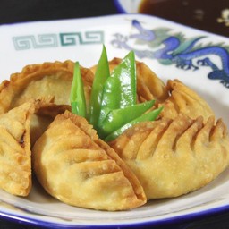 เกี๊ยวซ่าทอดกรอบทรงเครื่อง