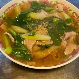 ราดหน้าหมู หรือ ไก่