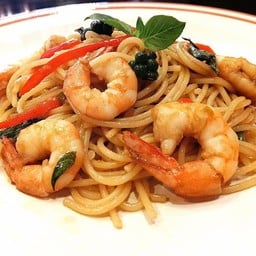 Spaghetti Kee Mao (Stir fried Thai spicy herb sauce) (สปาเก็ตตี้ขี้เมา)