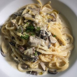 เส้นลิงกวีนี่ครีมซอสเห็ดทัรฟเฟิลออยส์