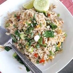 ข้าวผัดคะน้าปลาอินทรีย์
