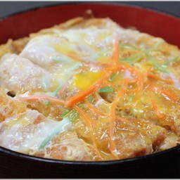 ข้าวหน้าหมูทอดใส่ไข่