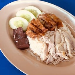 ข้าวมันไก่ผสม พิเศษ