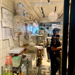 ห้องทำเบเกอรี่กระจกใส ส่องตอนเค้าทำได้ด้วยค่ะ