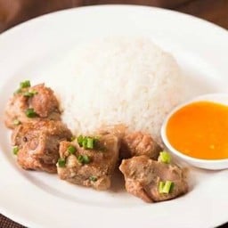 ข้าวหน้าซี่โครงหมูตุ๋น