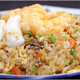 ข้าวผัดรวมมิตร