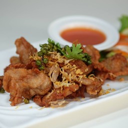 หมูทอดกระเทียมพริกไทย