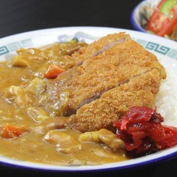 ข้าวราดแกงกะหรี่ใส่หมูทอด