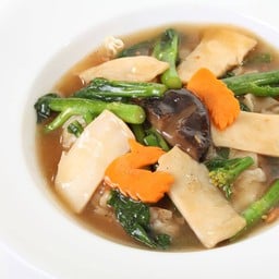 ก๋วยเตี๋ยวราดหน้าเป๋าฮื้อคะน้าฮ่องกง (S)