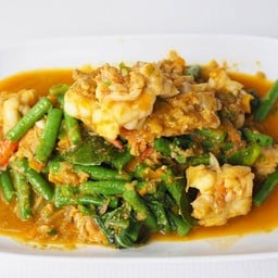 กุ้งแม่น้ำผัดพริกเหลือง