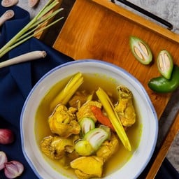 ไก่ต้มขมิ้น