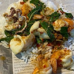 ข้าวผัดกระเพราทะเล