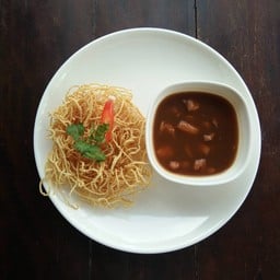 หมี่กรอบหน้าไก่