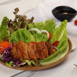 Crispy Chicken Salad สลัดไก่กรอบ