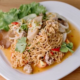 ยำมาม่าหมูสับ+หมูยอ