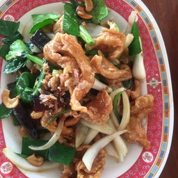 ไก่ผัดเม็ดมะม่วง