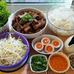 ก๋วยเตี๋ยวหลอดทรงเครื่อง ความสะอาดยืนหนึ่ง