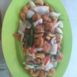 ไก่ผัดเม็ดมะม่วง